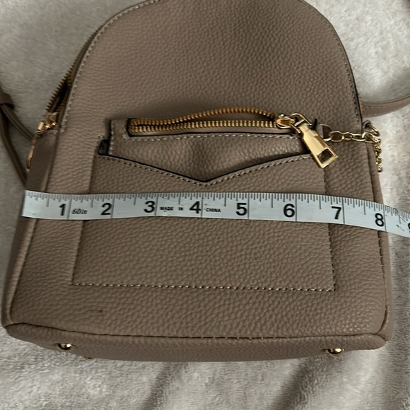 Leather backpack, mini a brown color with a gold chain for the long strap - Picture 6 of 7
